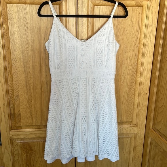 Le Chateau Lined Lace Dress - Picture 1 of 9